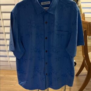 Tommy Bahama menswear blue tone on tone menswear short sleeve shirt, size XL